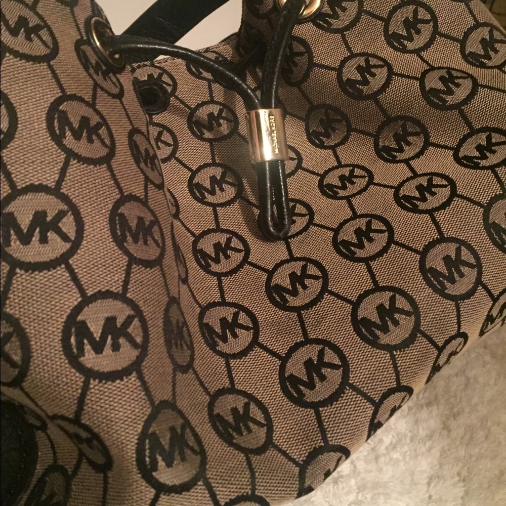 Mk medium size purse